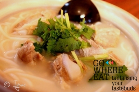 骨湯豬軟骨小窩米線 Soft-bone pork ribs yunnan rice noodles in "bone" soup 骨湯豬軟骨小窩米線 Soft-bone pork ribs yunnan rice noodles in "bone" soup