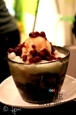 Red beans dessert with ice-cream, grass jelly and Ice