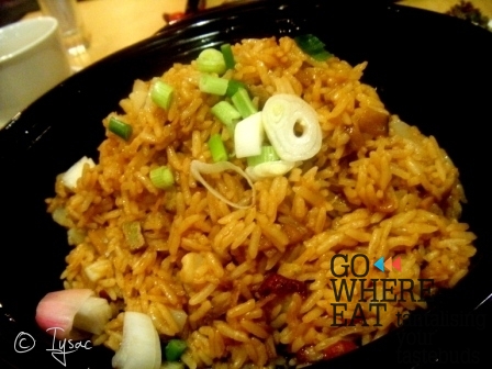 Claypot fried rice with dry scallops
