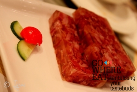 Entree: Meat pudding Entree: Meat pudding