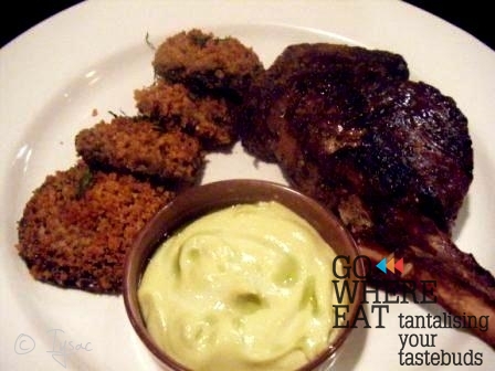 Rib eye on bone + Wasabi mayo + baked mushrooms Rib eye on bone + Wasabi mayo + baked mushrooms