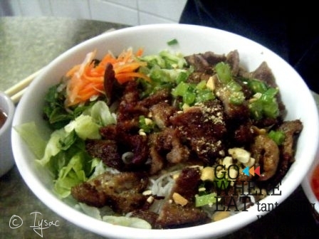 Cold mix rice noodles with Lemongrass pork chops Cold mix rice noodles with Lemongrass pork chops