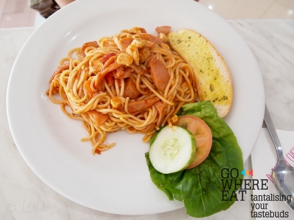 spaghetti with sausage spaghetti with sausage