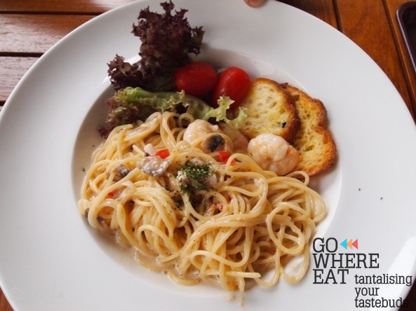 seafood pasta (Creamy) seafood pasta (Creamy)