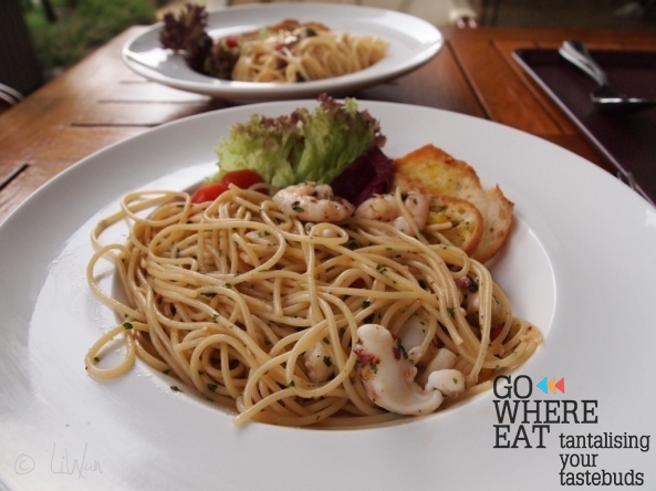 seafood aglio olio seafood aglio olio