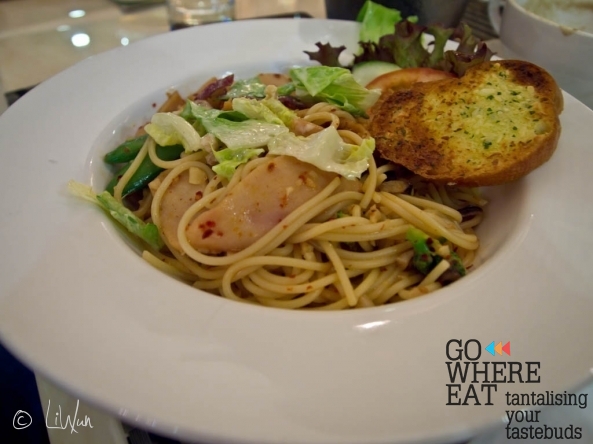 aglio olio with turkey ham aglio olio with turkey ham